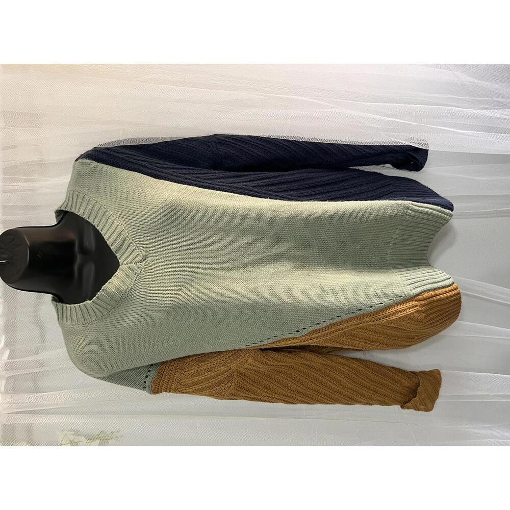 Colorblock V-Neck Knit Sweater‎ - Medium